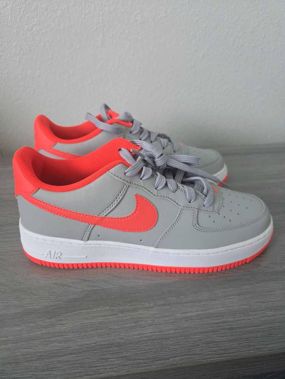 Nike Air Force 1 GS 7Y Womens 8.5 Light Smoke Grey Bright Crimson
